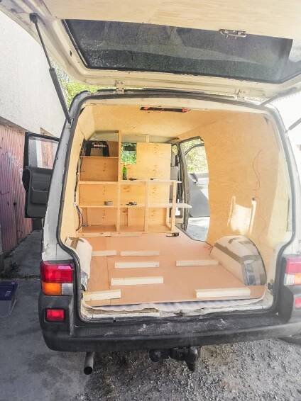 PŘESTAVBA PUNKOVÉ DODÁVKY: VW T4 Dirty Nancy