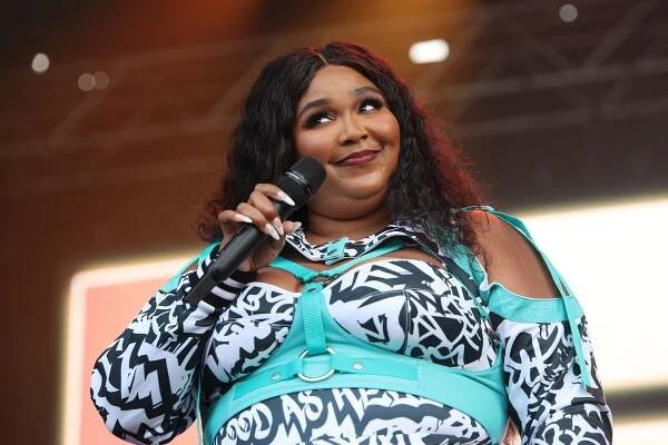 Lizzo Wants You to Get Off Your Phone