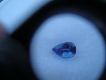 Soubor:Cornflower blue Yogo sapphire.jpg – Wikipedie