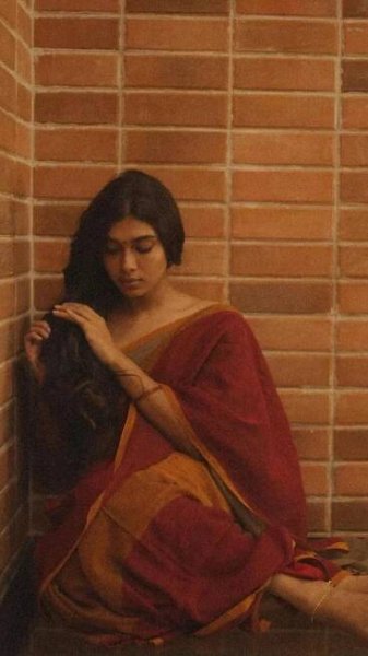 Dushara Vijayan Effortlessly Embraces Aesthetic Saree Looks