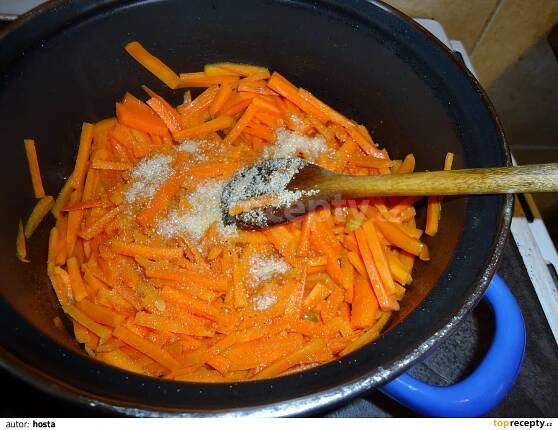 Mrkev dušená na víně recept - TopRecepty.cz