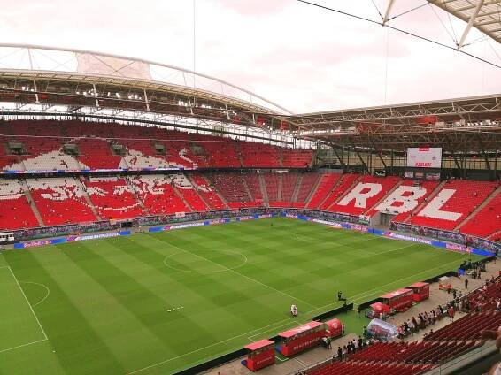 Minuta na pivo, obří býk a bojkoty soupeře. Tady vstoupí Češi do Eura