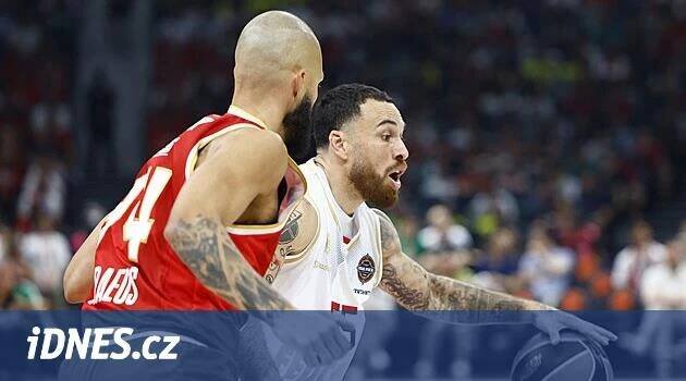 Sen Panathinaikosu o obhajobě v Eurolize skončil, o titul si zahraje Fenerbahce s Monakem