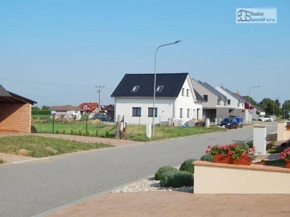 Stavební pozemek Martinice u Holešova, 1.145 m² – velmi pěkný pozemek na okraji obce - IS u pozemku