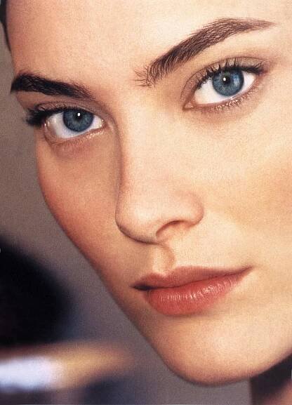 Shalom Harlow, the square jawed snow white - Square Jawed Women