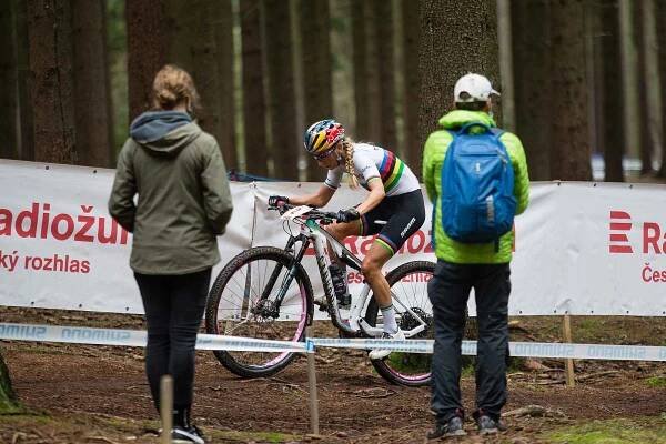 Závod SP kategorie žen elite v cross country horských kol v Novém Městě na Moravě.