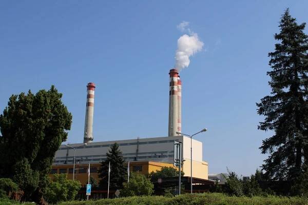 A už se topí. V elektrárně v Opatovicích začala v pondělí topná sezóna