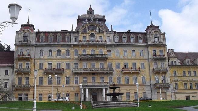 Zchátralý hotel Kavkaz v Mariánských Lázních má naději na záchranu