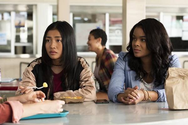 Lehké jako pírko - …Dark as the Night - Z filmu - Brianne Tju, Ajiona Alexus