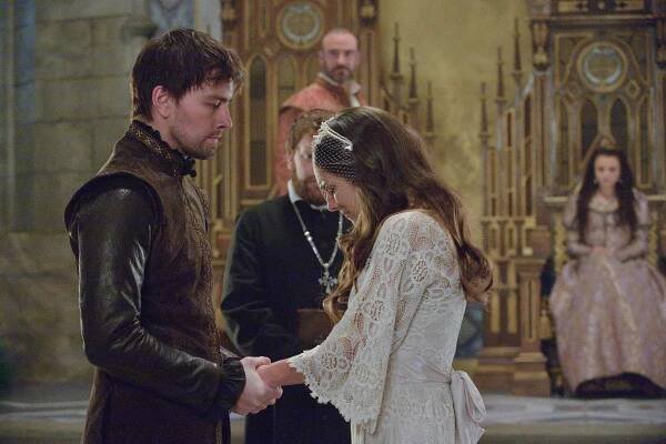 Království - Příšery - Z filmu - Torrance Coombs, Caitlin Stasey