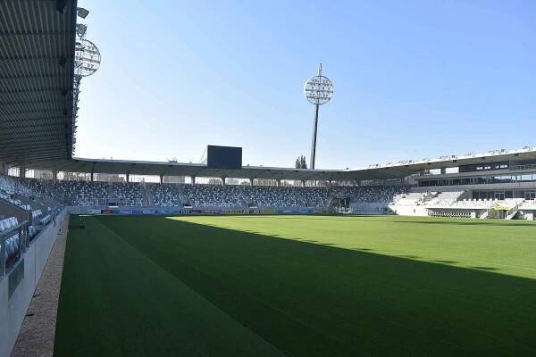 Hradecký stadion je zkolaudovaný kromě sportbaru.