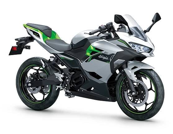 Motocykl Kawasaki Ninja e-1 stříbrná / 2024