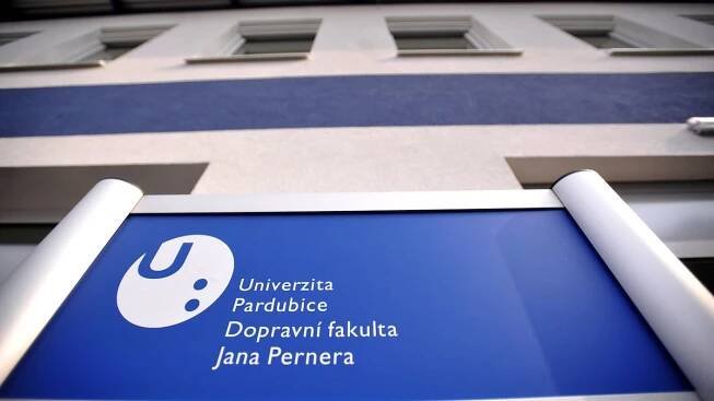 Vysokoškolský pedagog se přiznal ke korupci a zmanipulování veřejné zakázky
