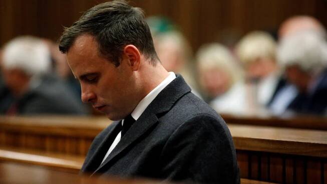 Oscar Pistorius byl po vraždě své přítelkyně podmínečně propuštěn z vězení