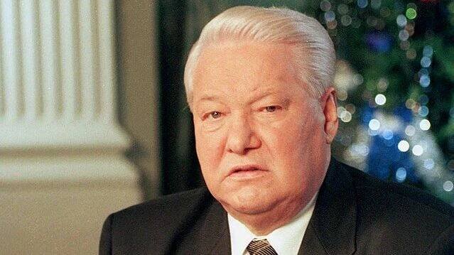 Z Borise Jelcina, který měl demontovat komunismus, se stala troska, která odevzdala Rusko Putinovi