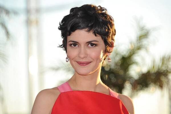 Audrey Tatou Curly Hair Red Dress Wallpaper