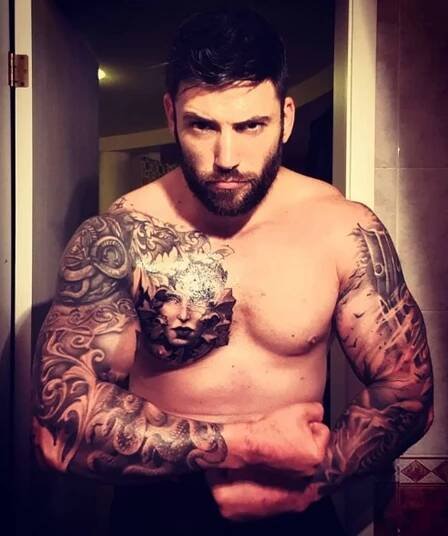 Herec Stanislav Janevski alias Viktor Krum z Harryho Pottera.