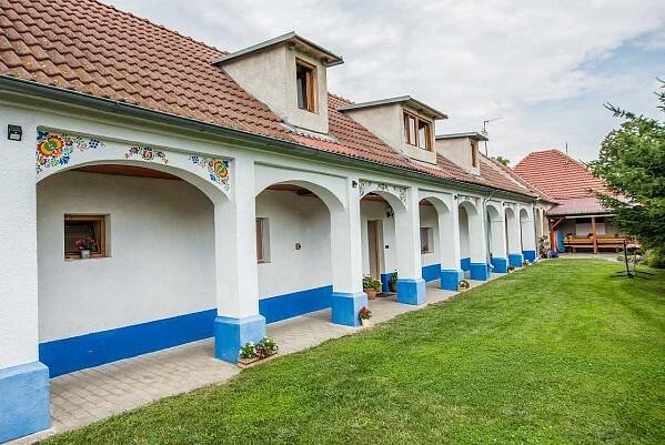 Pohled na budovu s apartmány - pronájem Dolní Dunajovice - zvětšit