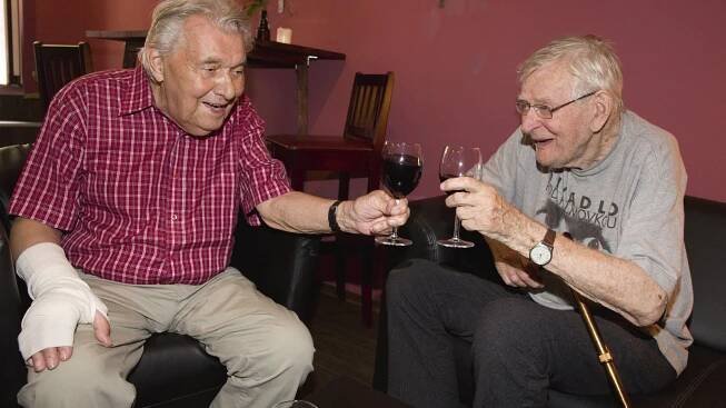 Ťukněte si s celebritou! Herec Ladislav Trojan slaví 84!