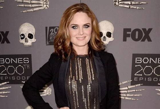 Těhotná Emily Deschanelová (Los Angeles, 9. prosince 2014)