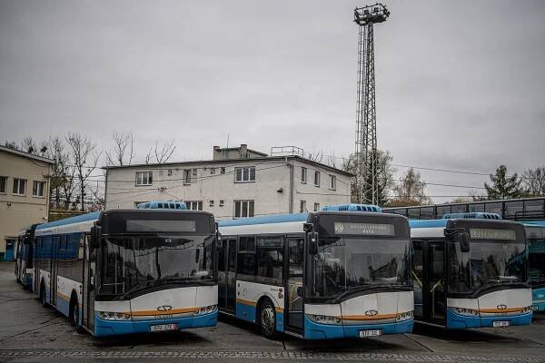 V autobusech v celém kraji zdraží jízdné. Vyplatí se kupovat ho elektronicky