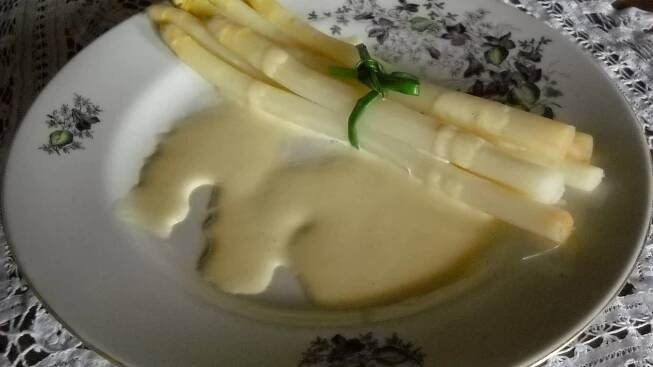 Co se sraženou holandskou omáčkou? Když se nesrazí žloutky, můžeme ji zachránit