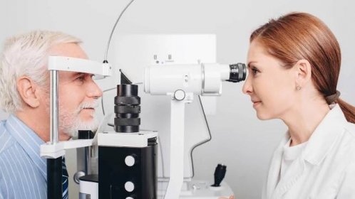 Demenci může odhalit i oční lékař. Příznak se objevuje před ztrátou paměti