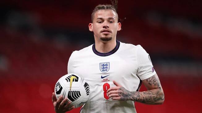 Kalvin Phillips Holding Nike Ball Wallpaper