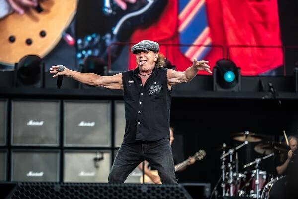 Prohlédněte si fotoreportáž z monstrózního koncertu AC/DC v Praze! | Spark Rock Magazine