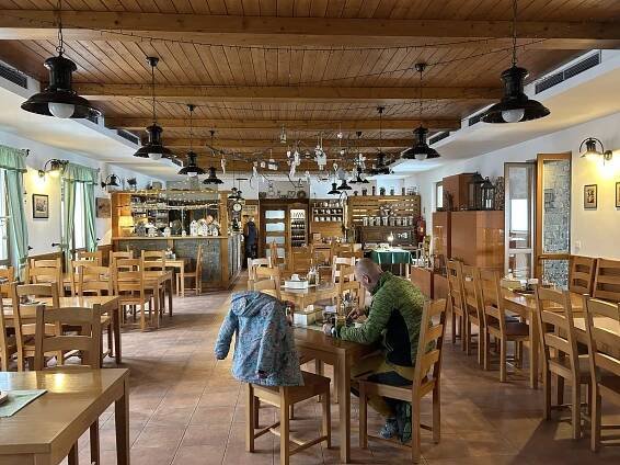 Na Pinduli: Útulná restaurace s výhledem do přírody a domácím bramborákem