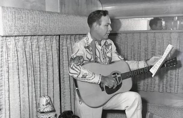 Heavenly Voice of Jim Reeves in 'This World is Not My Home'