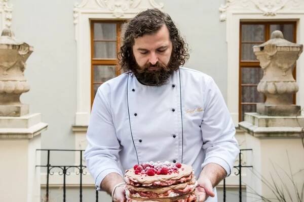 Nebeská jarní Pavlova s čokoládou a čerstvým ovocem podle cukrářského mistra Josefa Maršálka! - Tojesenzace.cz