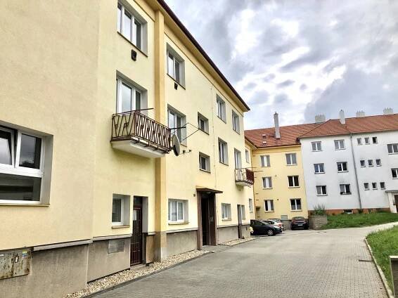 Pronájem bytu 2+1 Čáslav | Jiří Šimon - realitní makléř s 24 letou praxí / profesionální realitní služby