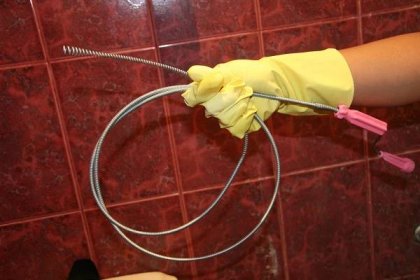 Kabel pro čištění kanalizačních trubek: pro profesionální čištění kanalizačních systémů a ruční od 10 do 25 metrů, jak vybrat