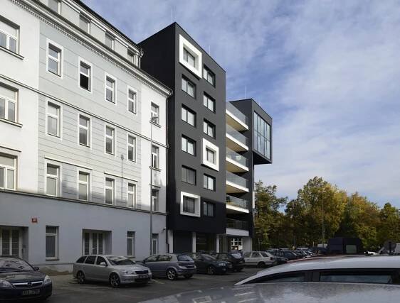 PRAHA – STUDENTSKÉ BYDLENÍ K BOTIČI — Den architektury Archív