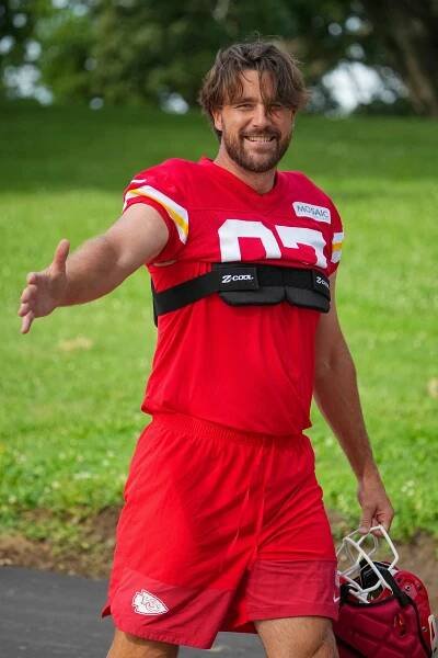 Travis Kelce, Kansas City Chiefs tight end, walking to practice.
