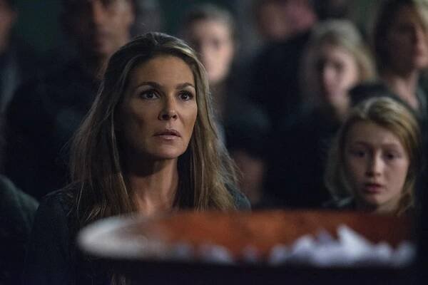 Prvních 100 - The Chosen - Z filmu - Paige Turco