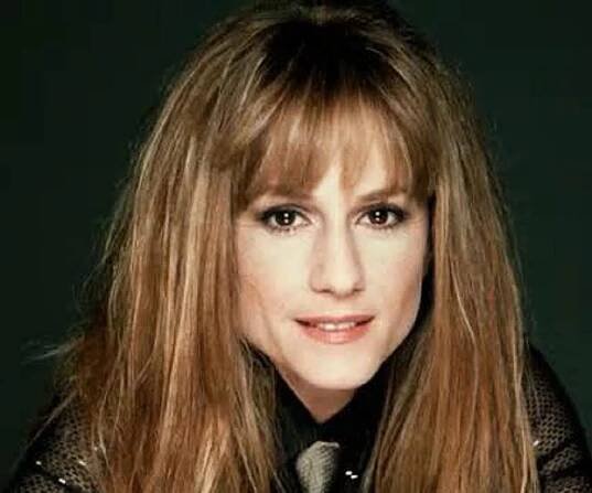 Holly Hunter Biography - Facts, Childhood, Family Life & Achievements