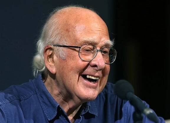 Peter Higgs se o zisku Nobelovy ceny dozvěděl od známé na ulici