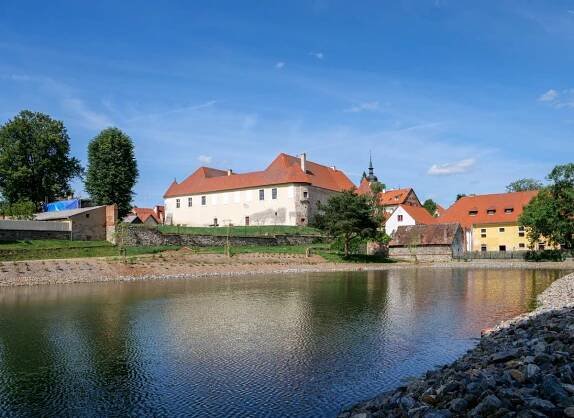 Zámek Louňovice pod Blaníkem