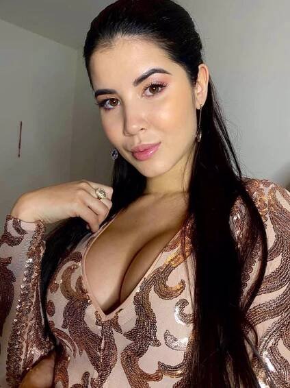 Lady Dee a její prsa.