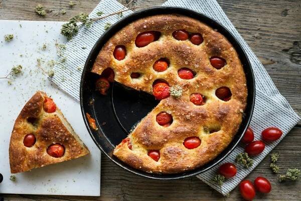 La focaccia pugliese esiste? Ecco la ricetta