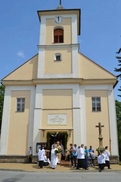 Pouť a svěcení oltáře v Troubelicích | Fotogalerie | Farnosti Nová Hradečná, Libina a Oskava