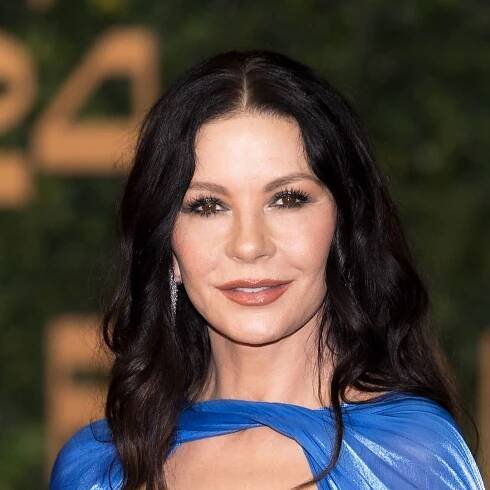 Carys Douglas is a copy and paste of mom Catherine Zeta-Jones in sun-kissed photo not to be missed