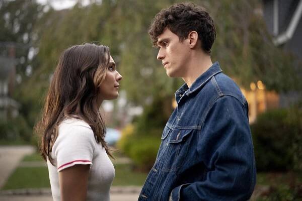 Sny o Manhattanu - Labutí píseň - Z filmu - Caitlin Stasey, Sam Vartholomeos