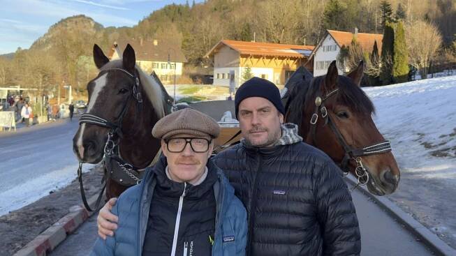 „Bezzel & Schwarz - Die Grenzgänger", Staffel 7 mit Simon Schwarz (links) und Sebastian Bezzel (rechts). (c) BR / Film Five GmbH / Ralf Wilkschewski
