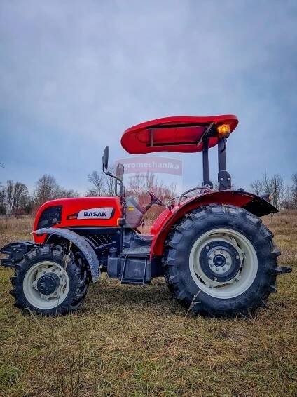 Kompaktný traktor BAŠAK 2055L - Agromechanika s.r.o.