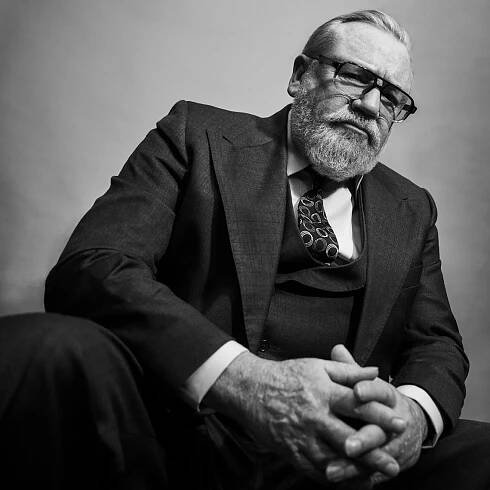 Ray wears Suit Shirt by Tailour, Tie vintage, Glasses by Jacques Marie Mage // 📸 : Gavin Bond