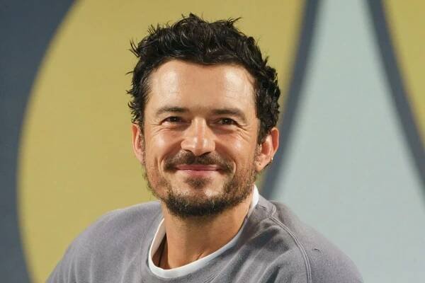 Orlando Bloom je tváří českého piva. Tým na něj práskl zákulisní informace