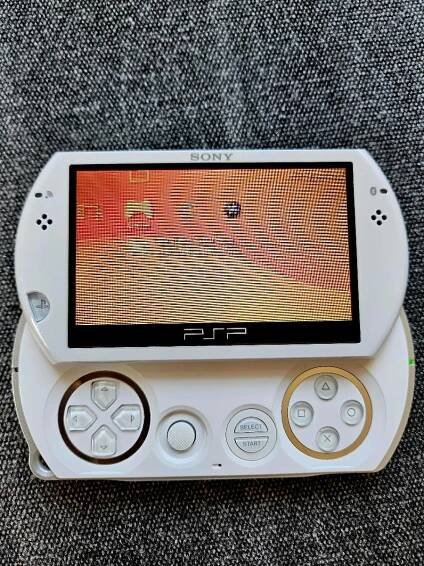 Herní konzole Sony PSP GO